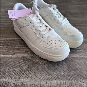 Wild Fable Lola White Sneakers- size 8.5